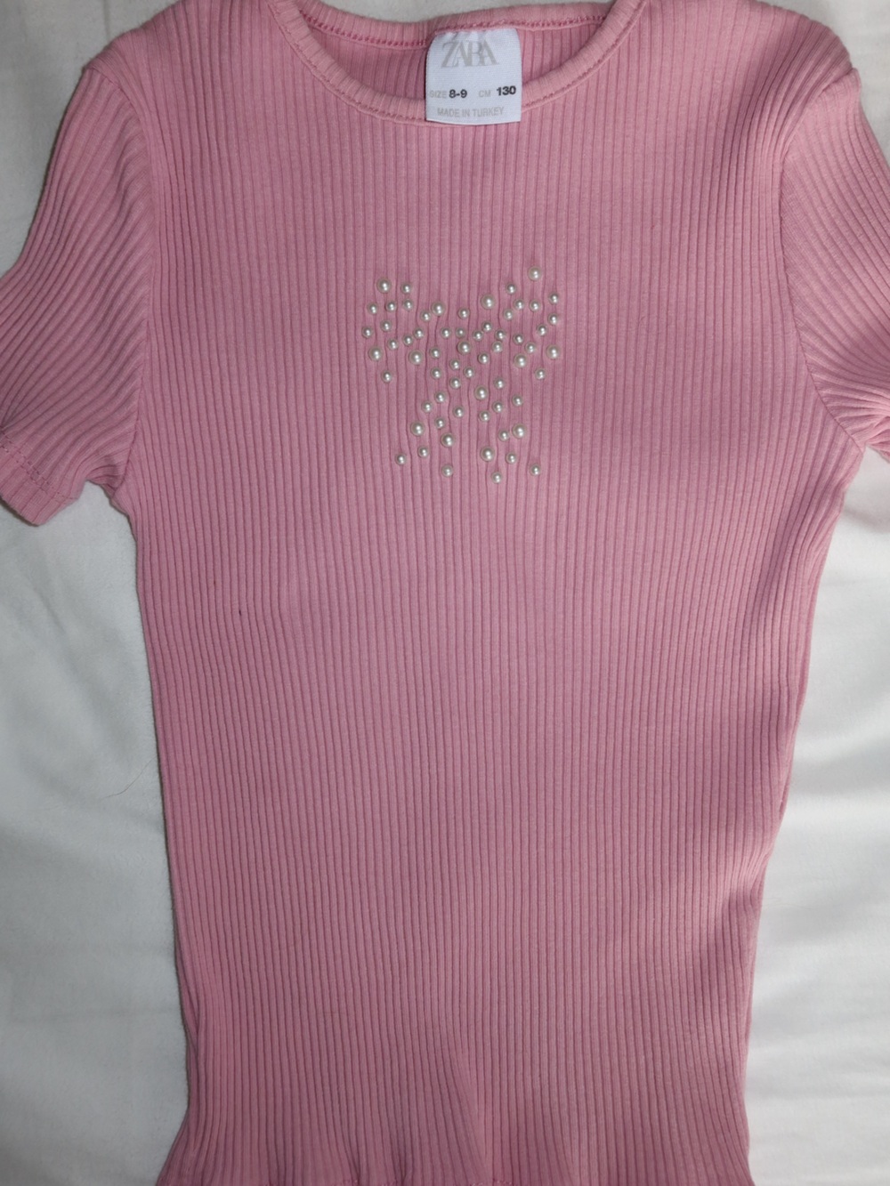 Zara girls shirt
Pink with pearl bow details 
Size 8-9